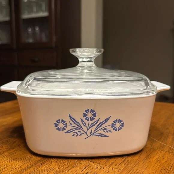Vtg. 1980s Corning ware Cornflower Blue 1 1/2 quart casserole w/lid - Picture 3 of 8